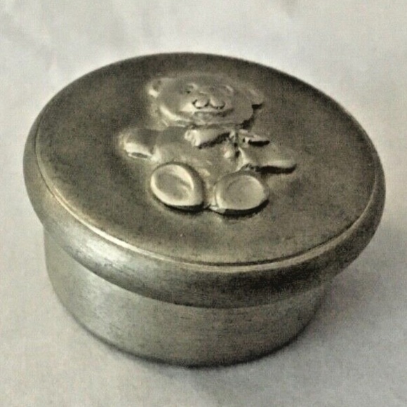Vintage Seagull Fine Pewter Teddy Bear Necklace Charm & Trinket Tin NS Canada - Picture 2 of 7